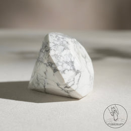 白松石金字塔