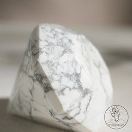 白松石金字塔