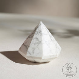 白松石金字塔