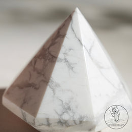 白松石金字塔
