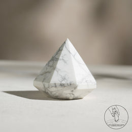 白松石金字塔