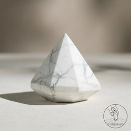 白松石金字塔