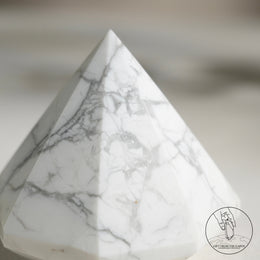 白松石金字塔
