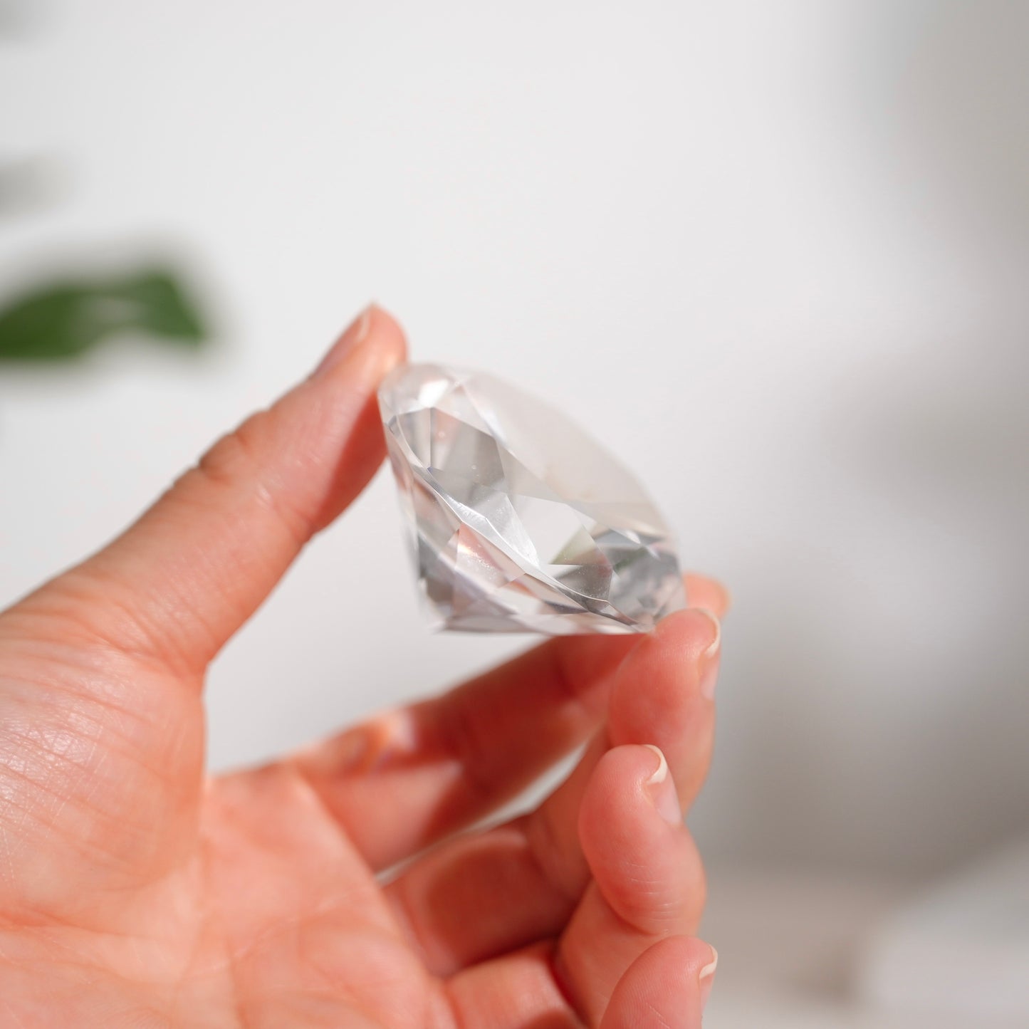 Diamond-cut clear quartz