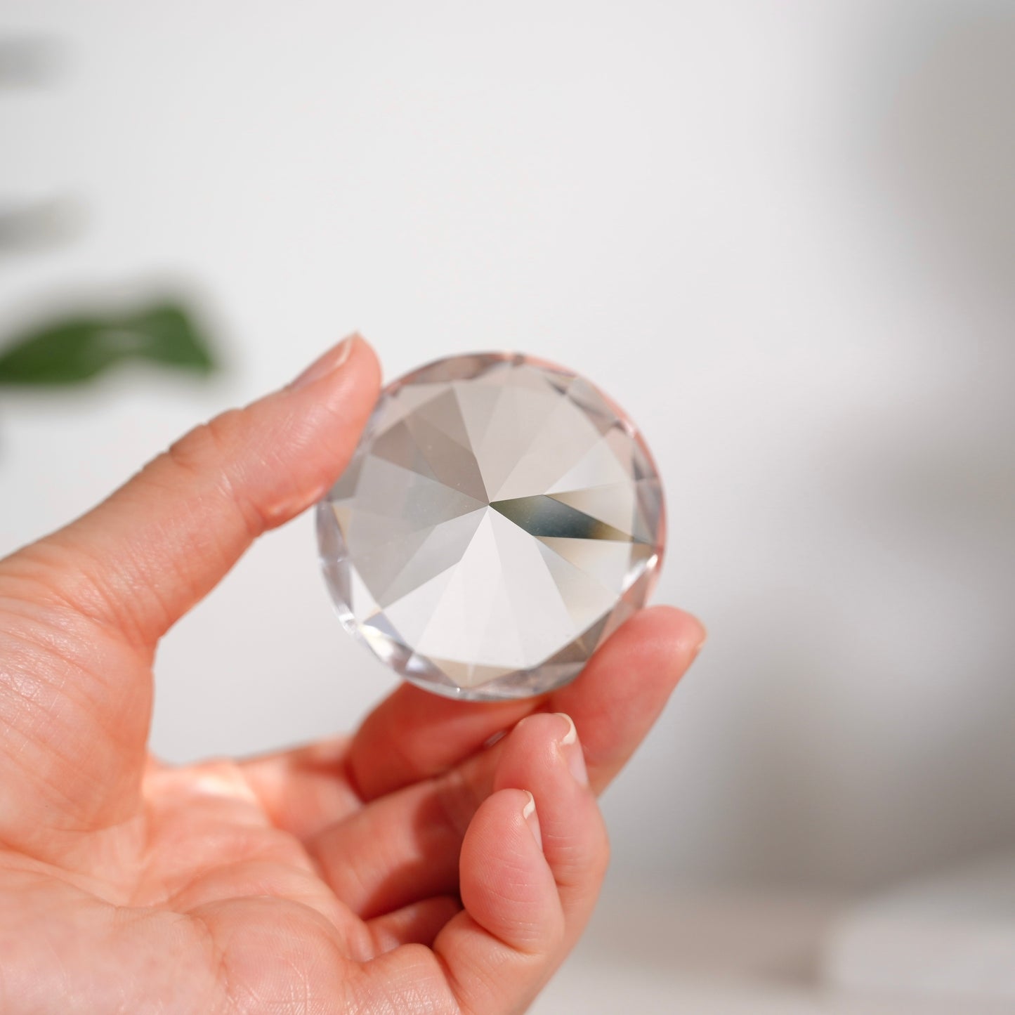 Diamond-cut clear quartz