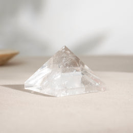 白水晶金字塔