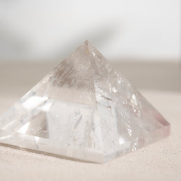 白水晶金字塔