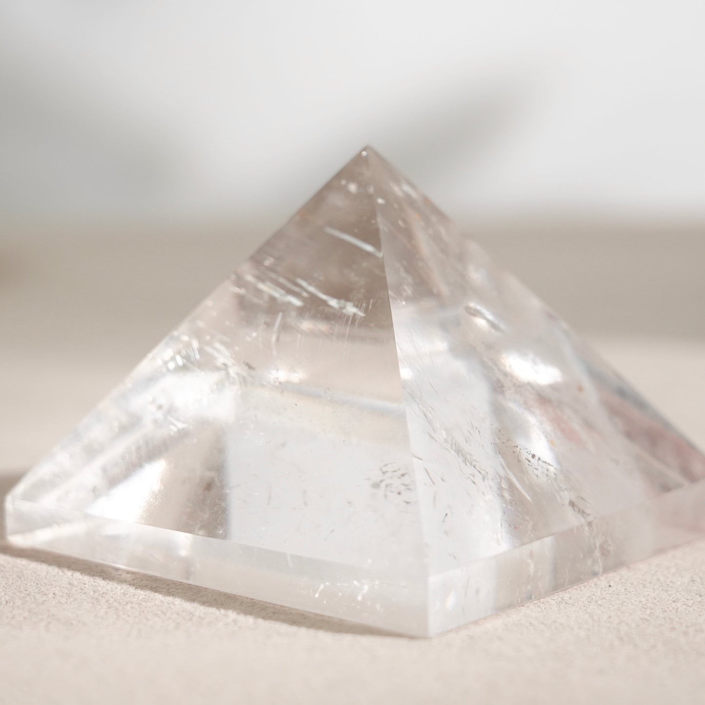 白水晶金字塔