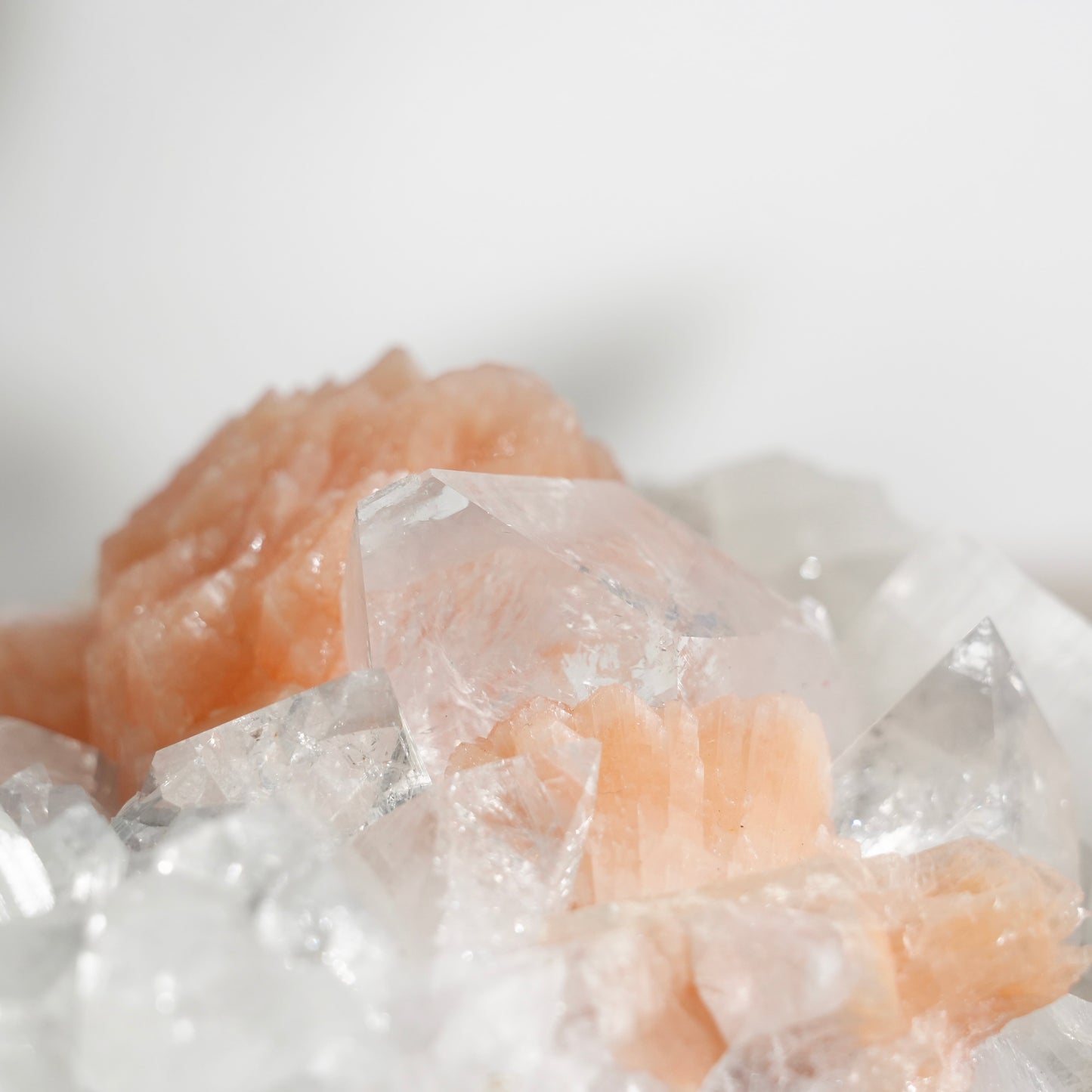 鑽石魚眼石沸石共生