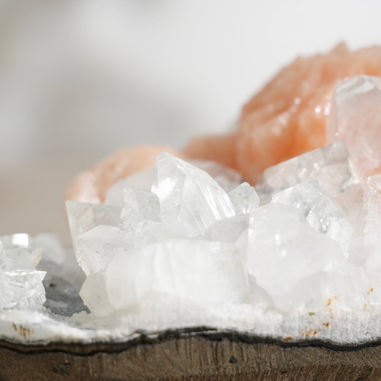 鑽石魚眼石沸石共生