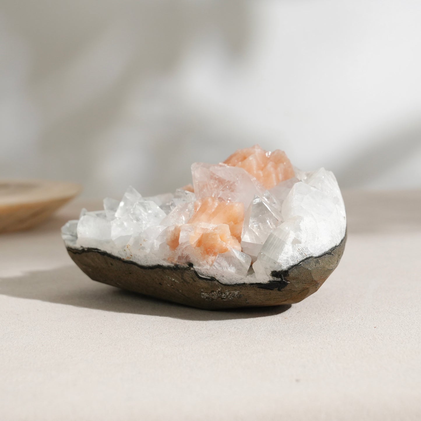 鑽石魚眼石沸石共生