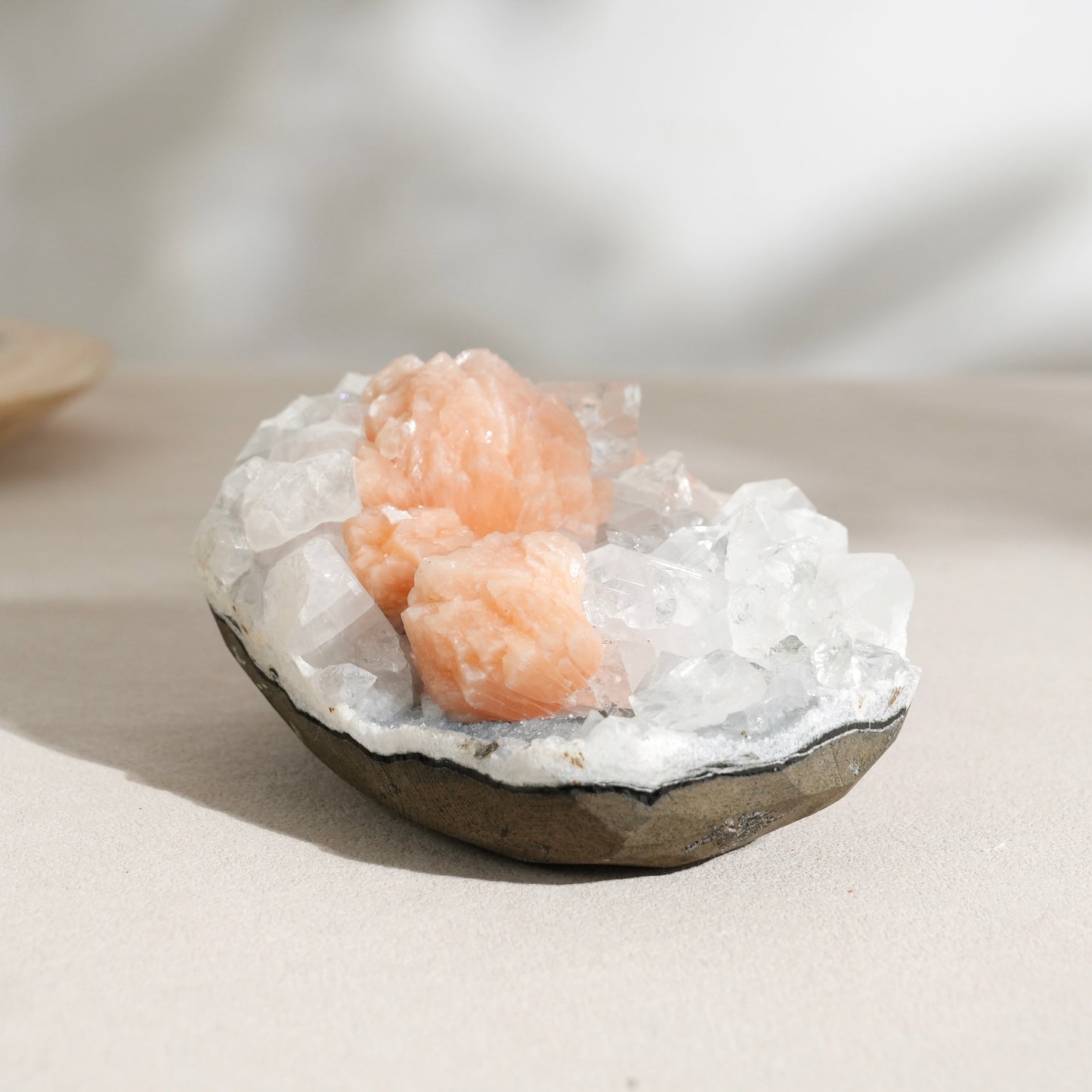 鑽石魚眼石沸石共生