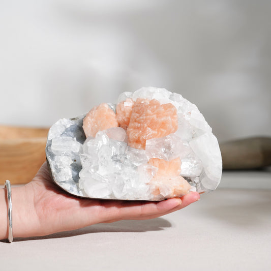 鑽石魚眼石沸石共生