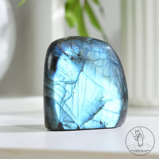 Blue flash labradorite