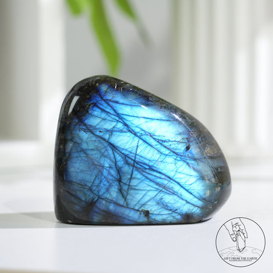 Blue flash labradorite