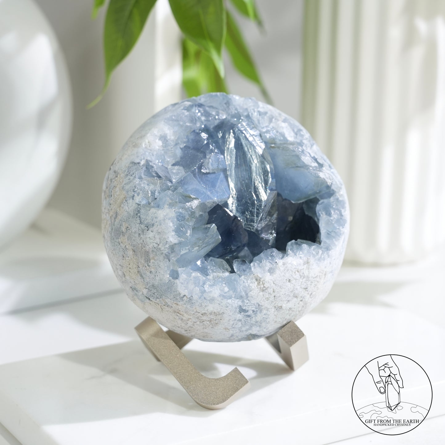 Egg-shaped celestite