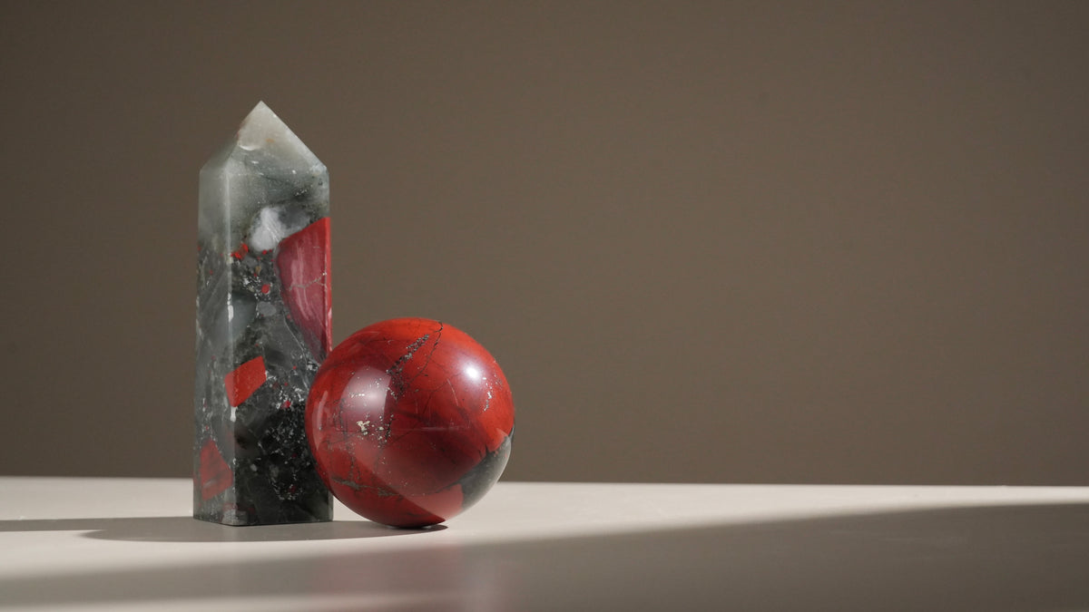 血石 BLOODSTONE