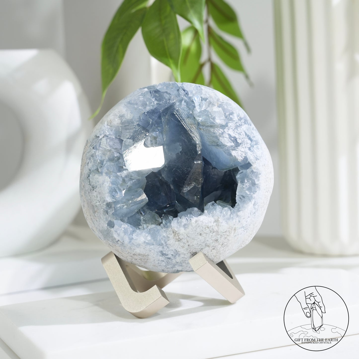 Egg-shaped celestite