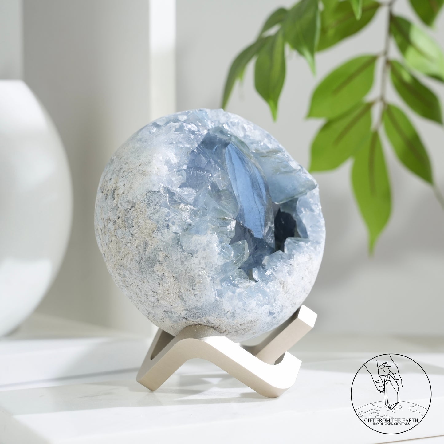 Egg-shaped celestite
