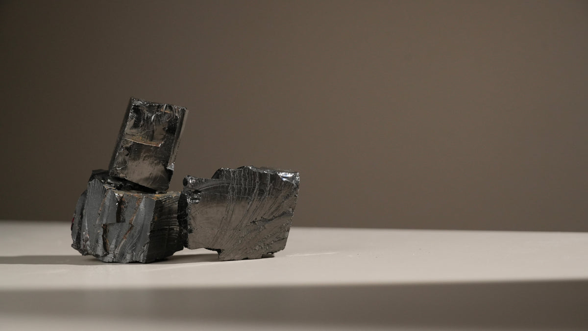 次石墨 SHUNGITE