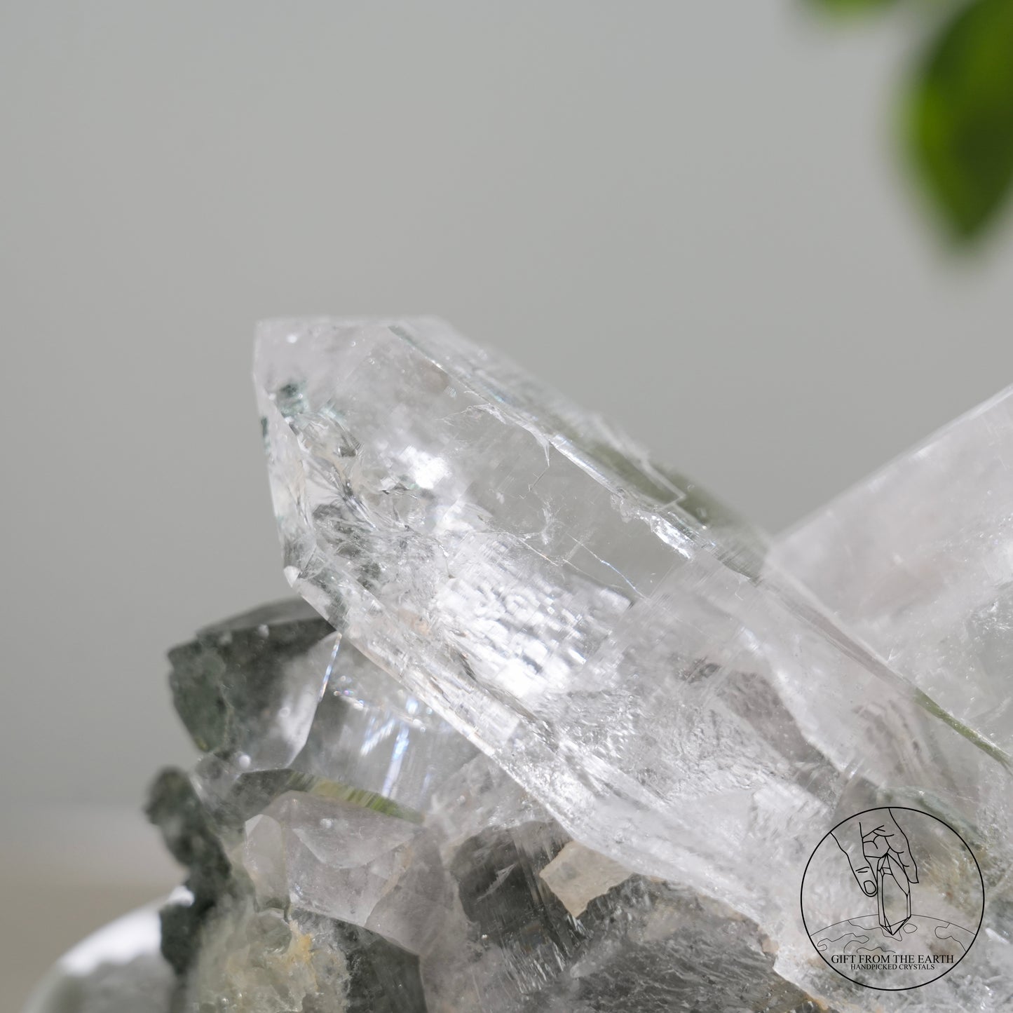 喜馬拉雅十字雙生白水晶簇綠幽靈金鈦晶共生