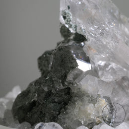 喜馬拉雅十字雙生白水晶簇綠幽靈金鈦晶共生