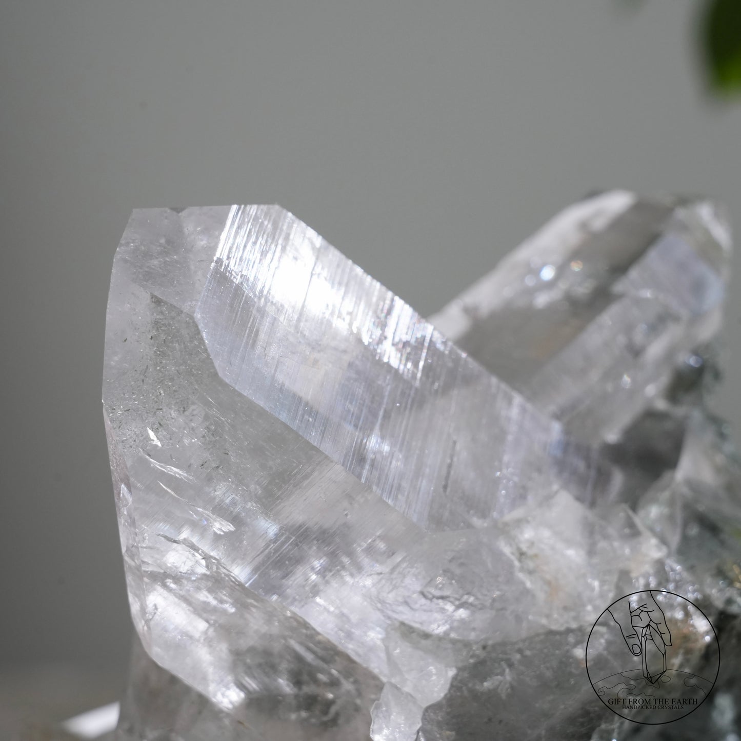 喜馬拉雅十字雙生白水晶簇綠幽靈金鈦晶共生