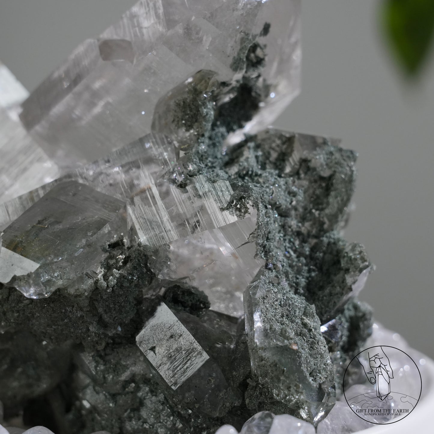 喜馬拉雅十字雙生白水晶簇綠幽靈金鈦晶共生