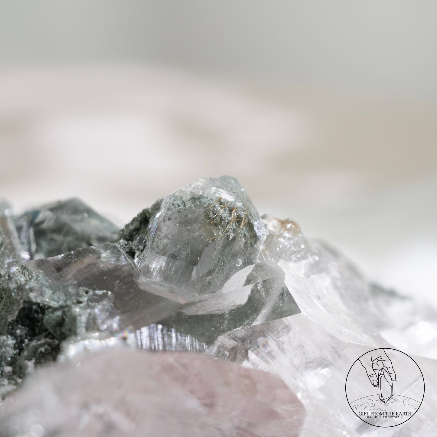 喜馬拉雅十字雙生白水晶簇綠幽靈金鈦晶共生