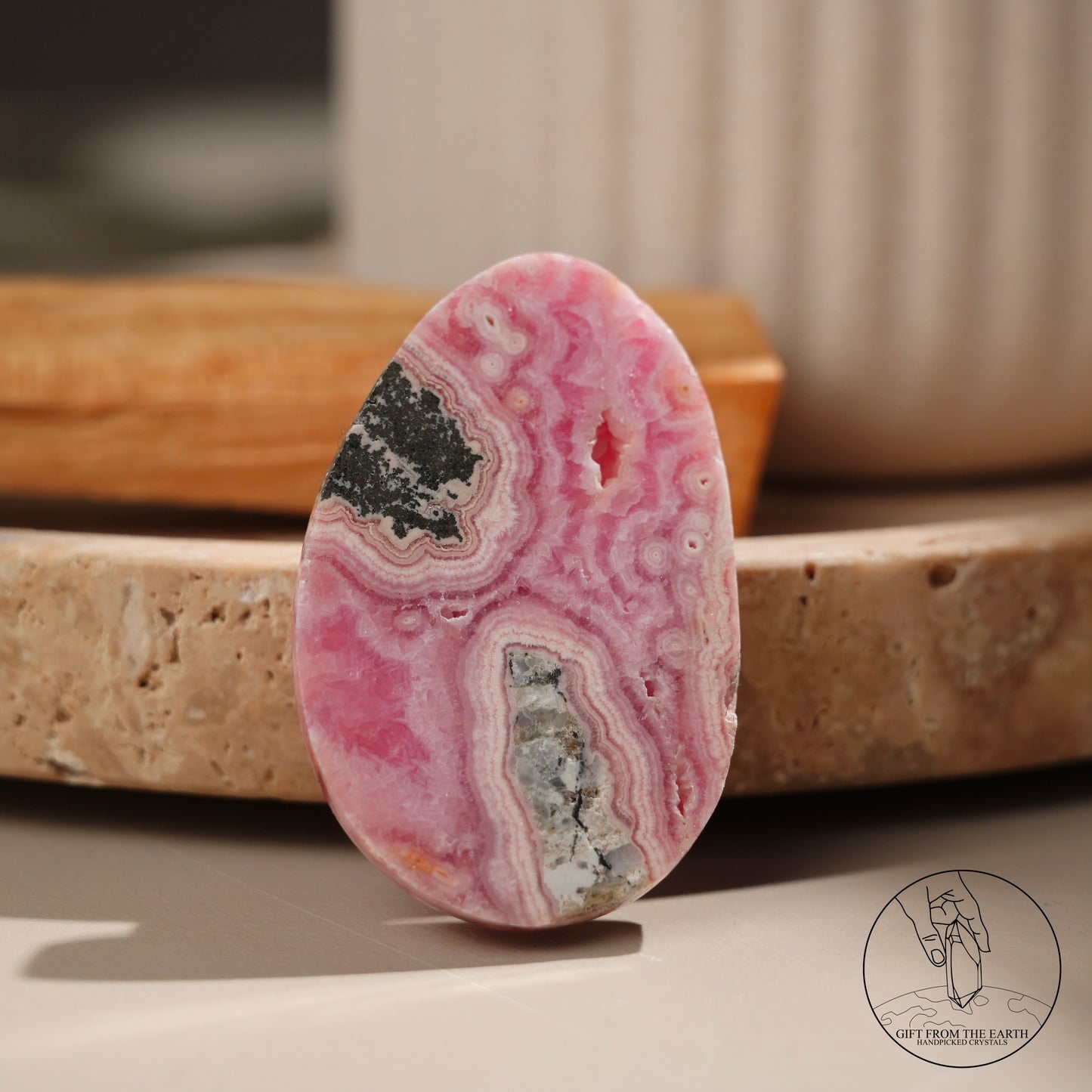 阿根廷紅紋石片黃鐵礦共生