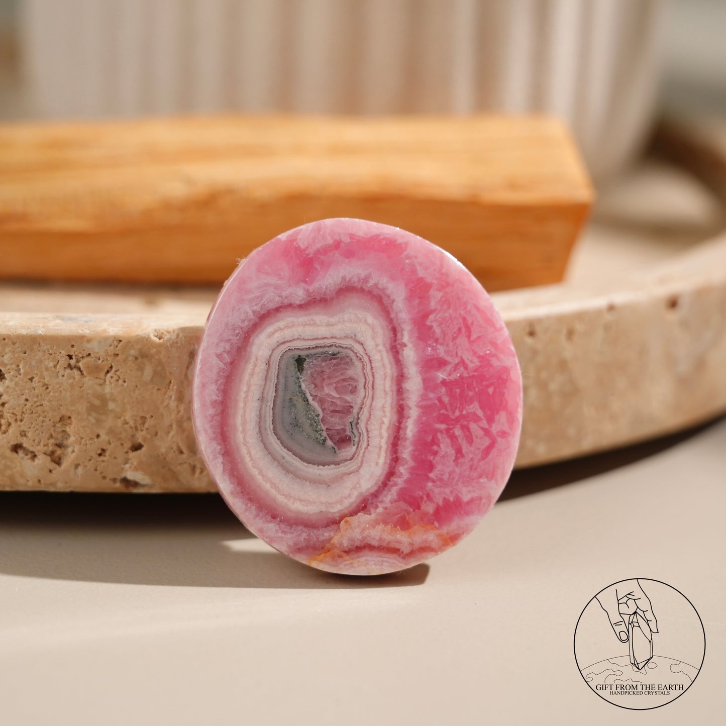 阿根廷紅紋石片黃鐵礦共生