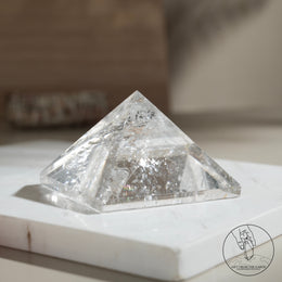 白水晶金字塔
