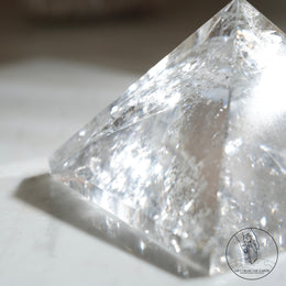 白水晶金字塔