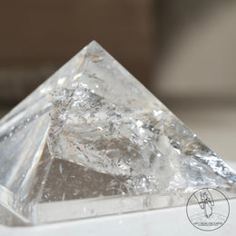 白水晶金字塔