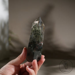 半打磨紅綠千層幽靈水晶柱