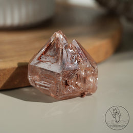 紅泥骸骨水晶