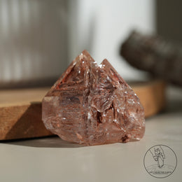 紅泥骸骨水晶