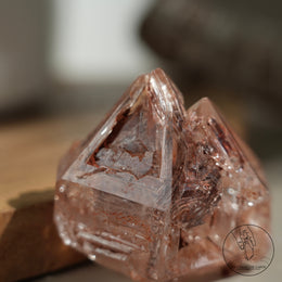 紅泥骸骨水晶