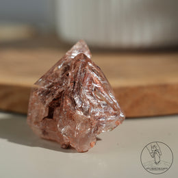 紅泥骸骨水晶