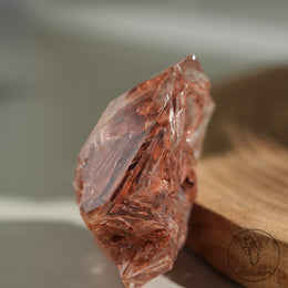 紅泥骸骨水晶