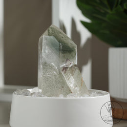 晶中晶半打磨金字塔千層綠幽靈水晶柱