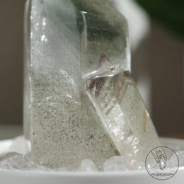 晶中晶半打磨金字塔千層綠幽靈水晶柱