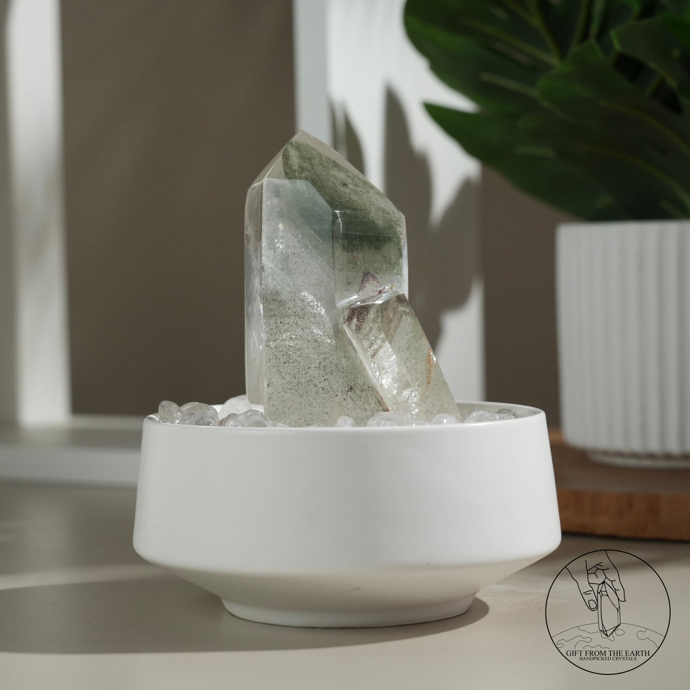 晶中晶半打磨金字塔千層綠幽靈水晶柱