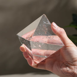 白水晶金字塔
