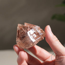 紅泥骸骨水晶