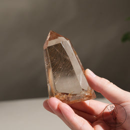 半打磨金髮晶柱