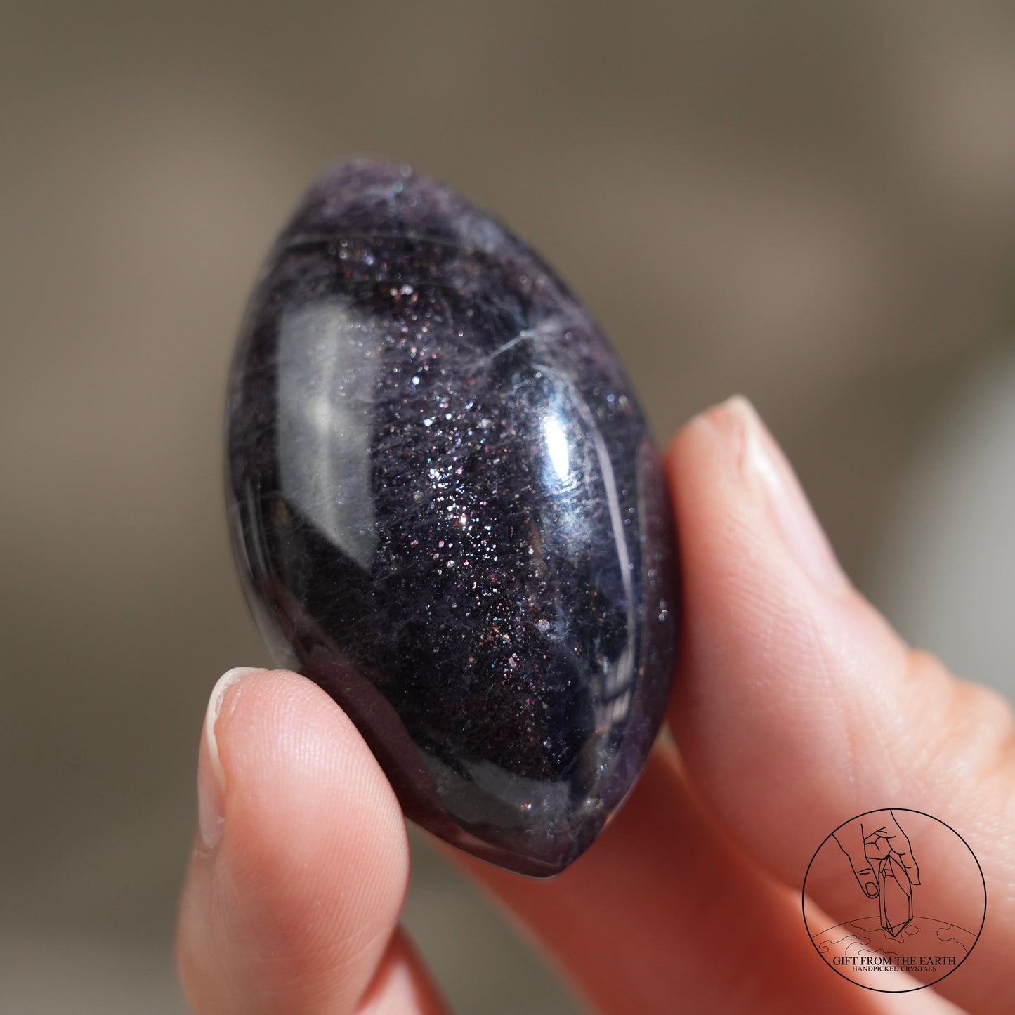 堇青石草莓晶共生