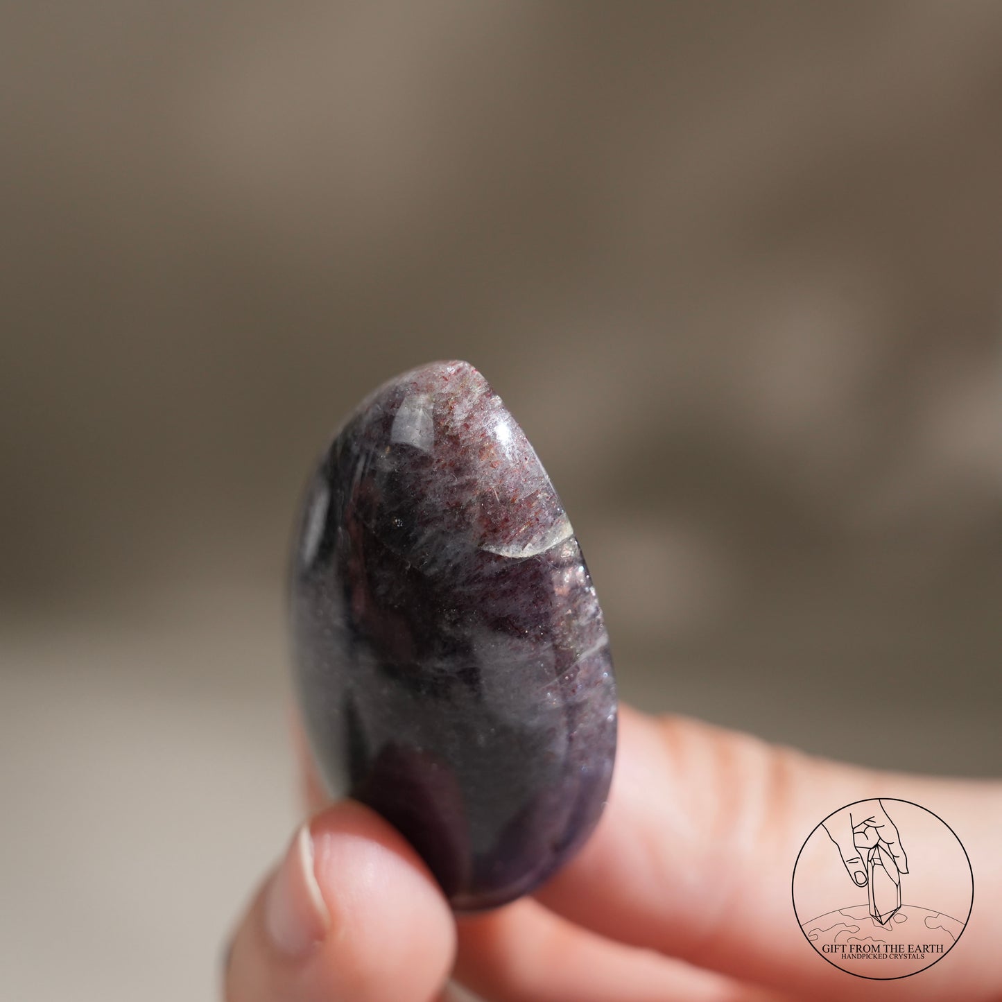 堇青石草莓晶共生