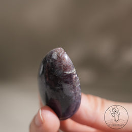 堇青石草莓晶共生