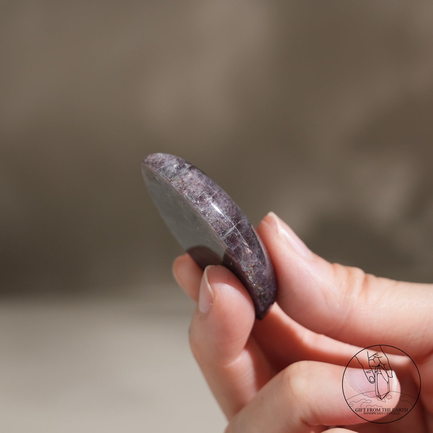 堇青石草莓晶共生